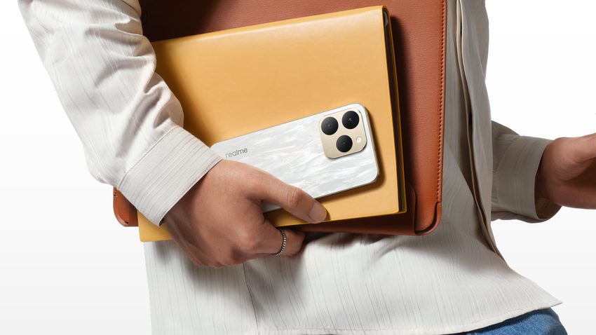 【realme 新聞照片】realme 15T配備7000mAh大電池與60W超級閃充,兼顧長續航與高效充電,外出一整天也能保持充足電量,無須擔心續航焦慮。.png 【realme 新聞照片】realme 15T配備7000mAh大電池與60W超級閃充,兼顧長續航與高效充電,外出一整天也能保持充足電量,無須擔心續航焦慮。.png