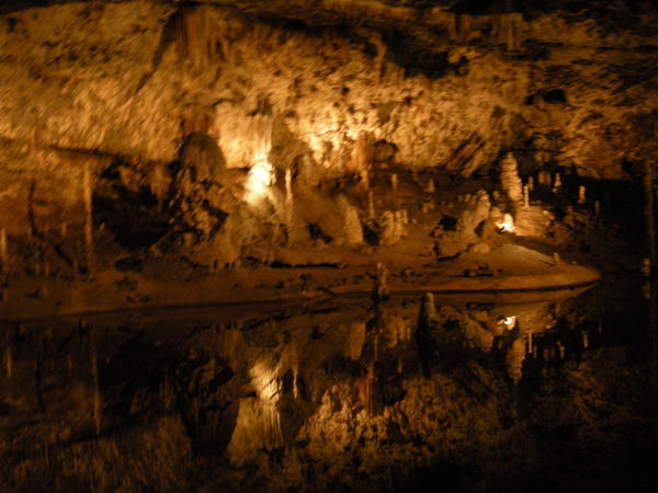 莫拉夫斯基鐘乳石洞穴