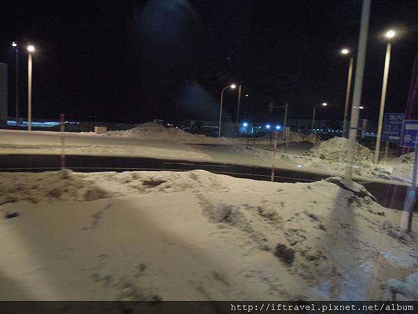 滿地滴積雪