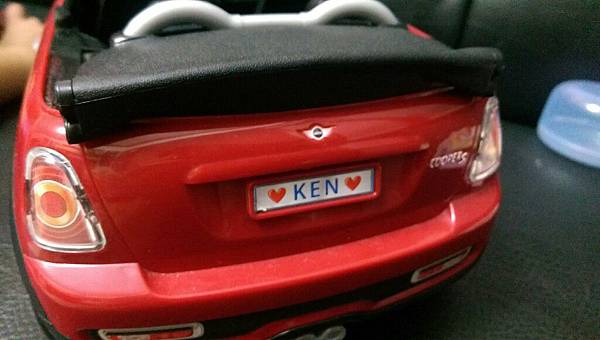 ken mini cooper 
芭比娃娃車，意外的成為男寶
