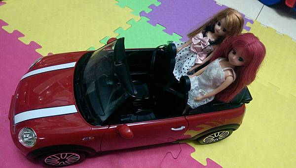 ken mini cooper 
芭比娃娃車，意外的成為男寶