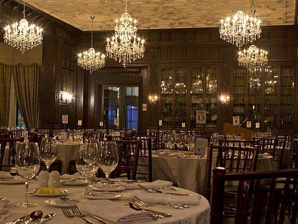 Library_at_Casa_Loma