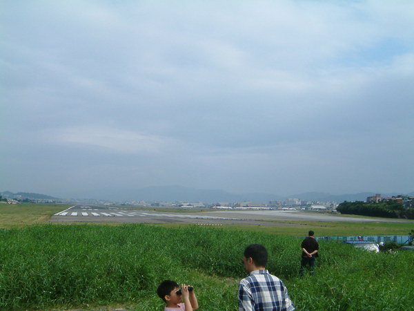 松山機場附近的熱門看飛機景點