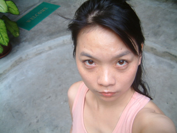 在曼谷最後一天的早晨，拉肚子拉得黑眼圈好重．．．