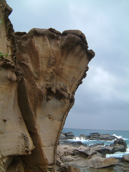 陡峭奇岩