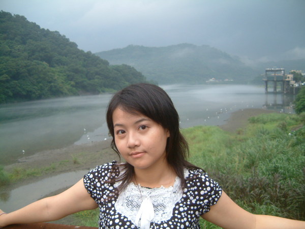 KIKI在橋邊