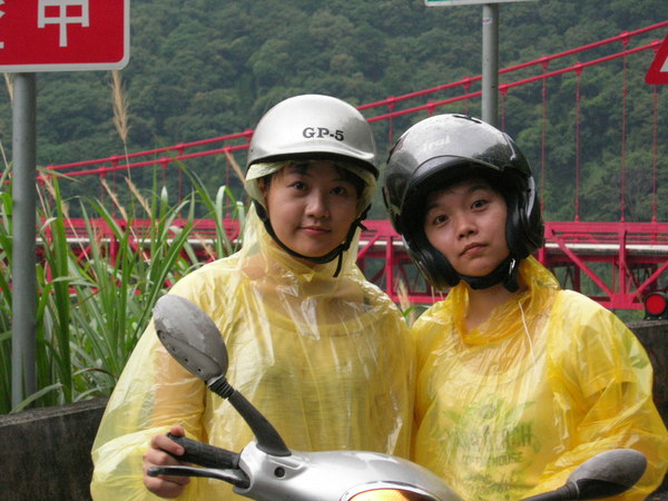 穿垃圾袋雨衣合照