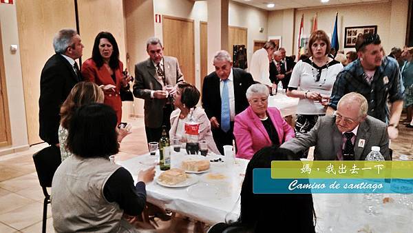 教堂裡的宴會免費吃.jpg 教堂裡的宴會免費吃.jpg