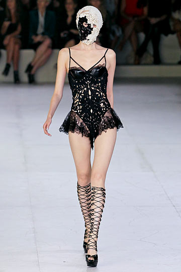 Alexander McQueen 2012SS.jpg