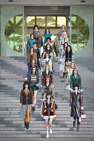58-Louis_vuitton_cruise_ss18_1117.jpg 58-Louis_vuitton_cruise_ss18_1117.jpg