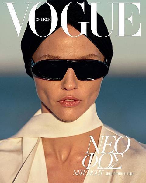 Sasha Pivovarova for Vogue Greece May 2019-2.jpg