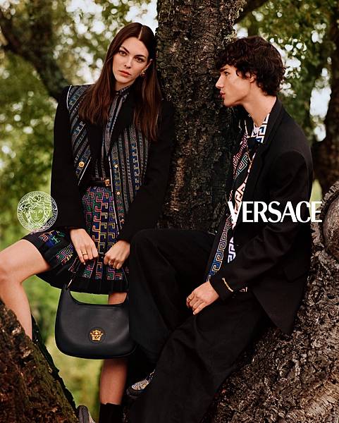 Versace-Pre-Fall-2021-Campaign01.jpg