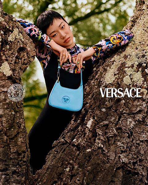 Versace-Pre-Fall-2021-Campaign04.jpg