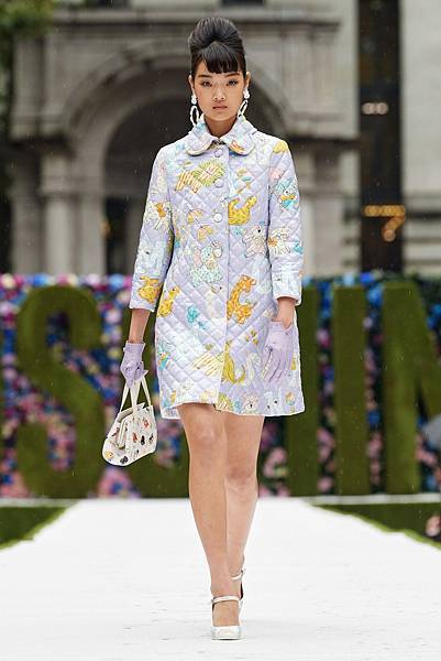 00008-Moschino-RTW-Spring-22-credit-gorunway-Bomi Youn.jpg