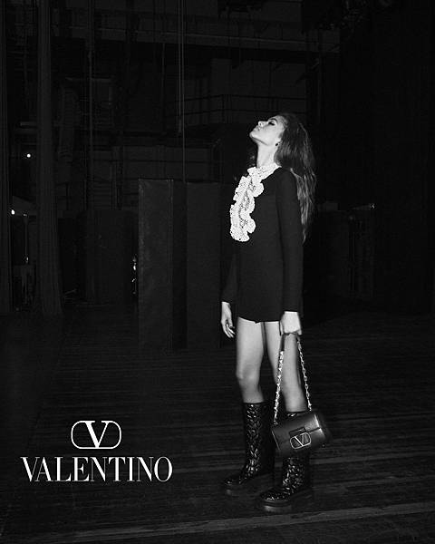 Zendaya-Valentino-Fall-2021-Act-Campaign01.jpg