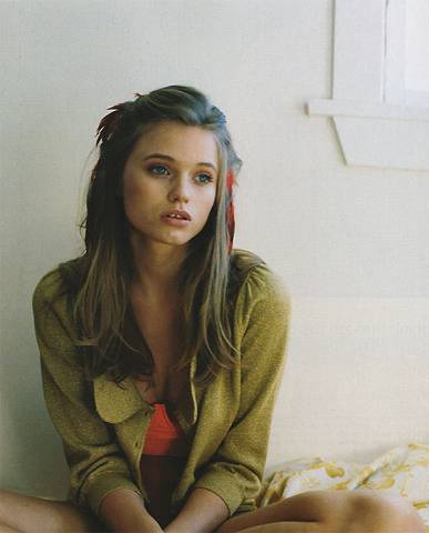 Abbey Lee Kershaw by Julia Schauenburg_(640_x_480).jpg