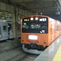 這天要搭乘中央線前往東京車站，東京車站交通四通八達連接到全日本，是東京都內最大的轉運車站