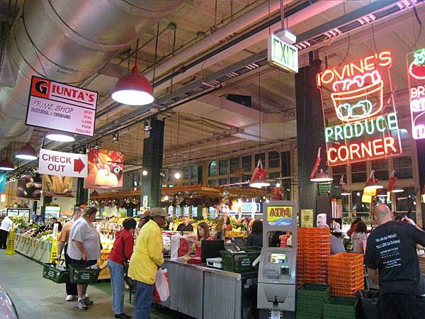 Reading Terminal Market一個大型室內的市場