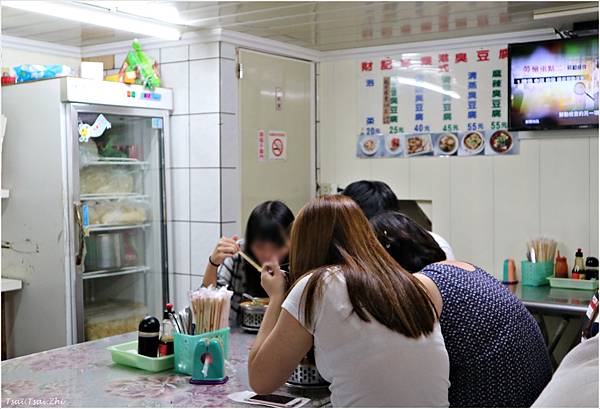 [宜蘭羅東]財記港式臭豆腐|外酥內嫩好臭好吃的臭豆腐|超人氣