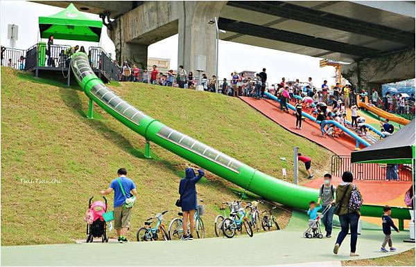 [新北三重]大台北都會公園 三重水漾園區|七公尺河堤溜滑梯啟