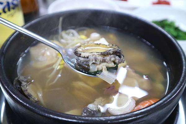 [韓國束草]束草章魚鮑魚砂鍋湯(속초문어전복뚝배기)|近束草