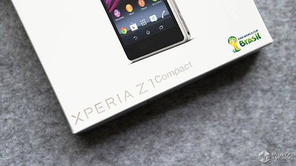 Xperia-Z1-Compact-Retail-Packaging_2-640x359