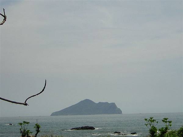 遠遠的可以看到龜山島耶