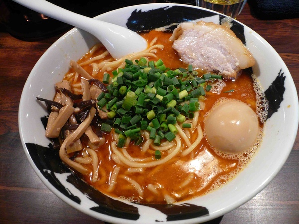 P1000567赤 武骨味玉ら～麺 850円.JPG