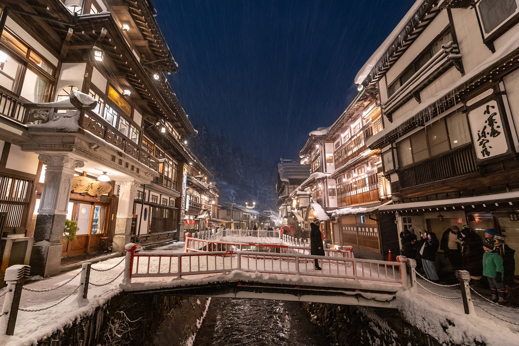 銀山．溫泉．冬日夜