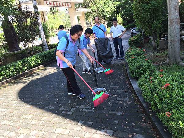 宜蘭市團委會於宜蘭市中山公園周邊打掃.美化社區