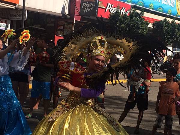 菲律賓學英文AnnVitoSinulog嘉年華會 (3).jpg