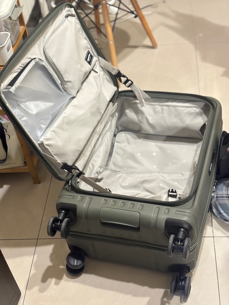 SWISS STYLEBERMAS TOP 2.0升級版 上掀前開式煞車行李箱 SWISS STYLEBERMAS TOP 2.0升級版 上掀前開式煞車行李箱