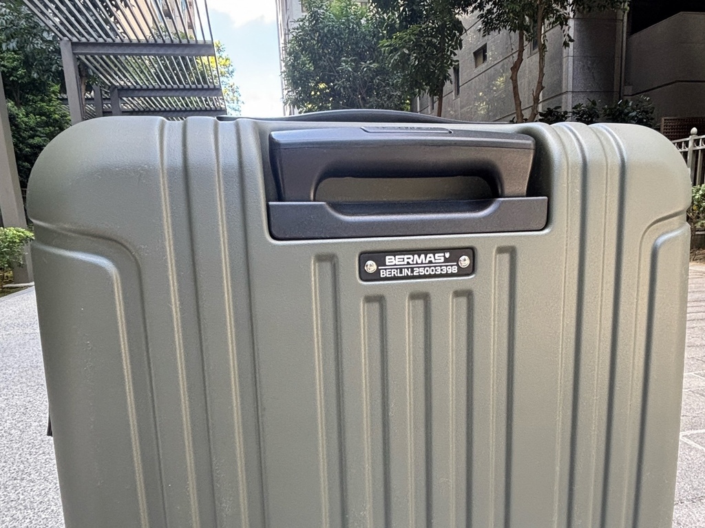 SWISS STYLEBERMAS TOP 2.0升級版 上掀前開式煞車行李箱 SWISS STYLEBERMAS TOP 2.0升級版 上掀前開式煞車行李箱