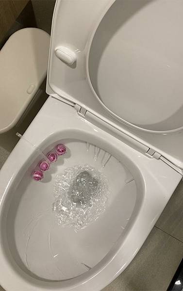 【推薦】Bref妙力SPA精油馬桶球（香浴雪松＆凝香百合）～