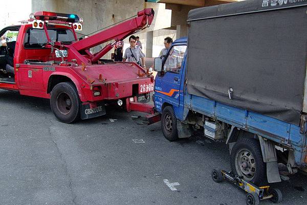 在會場內亂停車很容易被拖吊的喔~哈哈哈