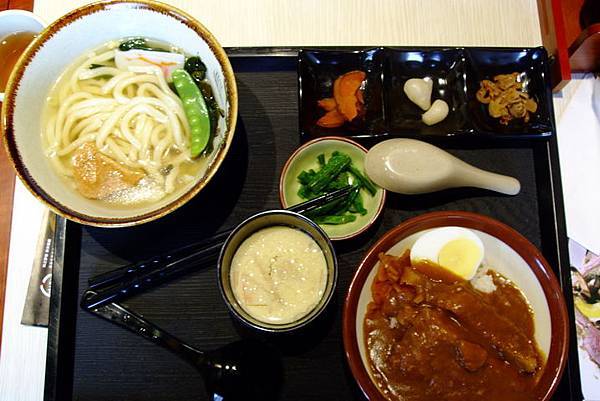 我的小里豬排咖哩暨烏龍麵定食...一定讓你飽~哈