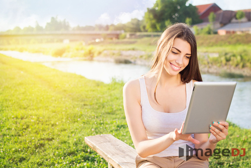 微圖庫商品種類眾多,價格及方案的彈性空間大,適合各種不同的客戶群。