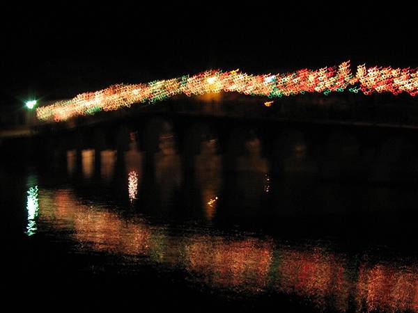 橋上閃霓虹 1  the bridge's lights and the inverted inages