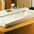 型號：URBAN724F尺寸：182.9x106.7x61 CM系列：獨立缸(含缸上瀑布及水底燈)