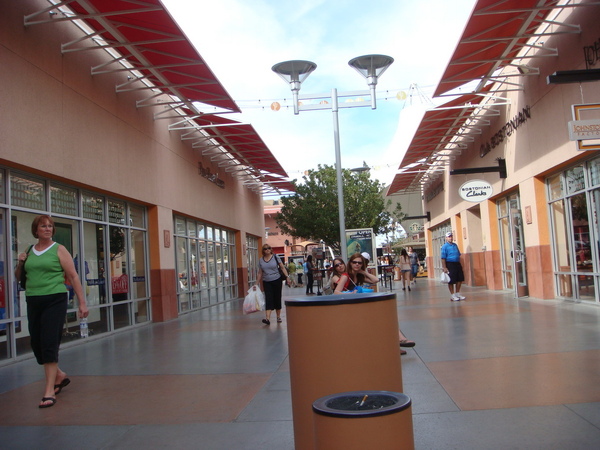 Shopping @ Premium Outlet