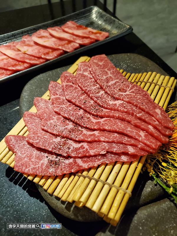 桃園美食中壢美食嗜燒肉黑毛和牛專門店桌邊烤和牛燒肉