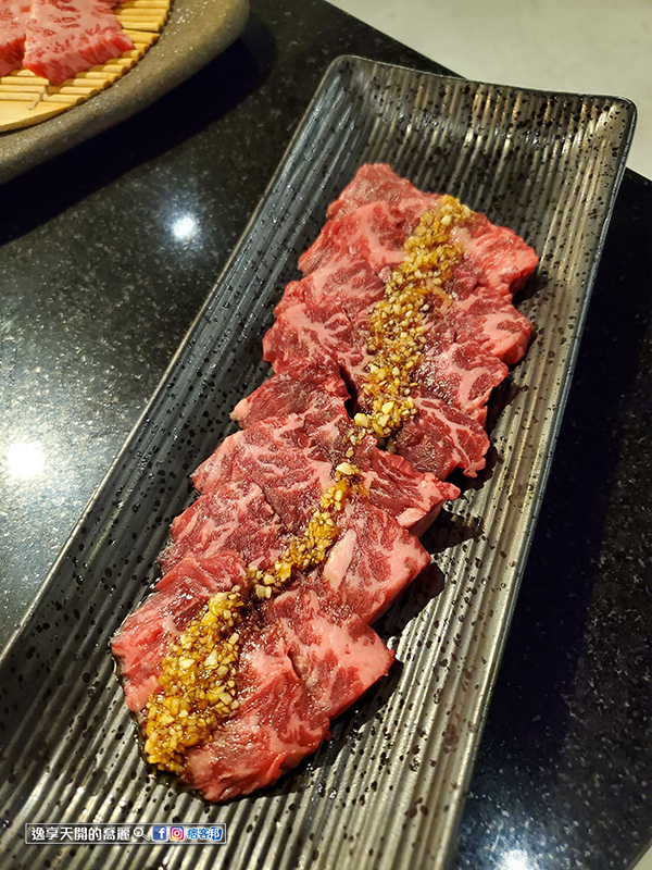 桃園美食中壢美食嗜燒肉黑毛和牛專門店桌邊烤和牛燒肉