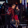 movietown影城101次新年快樂劇照New Year's Eve Photo01瓊邦喬飛 Jon Bon Jovi◎麗婭米雪兒 Lea Michele新.jpg