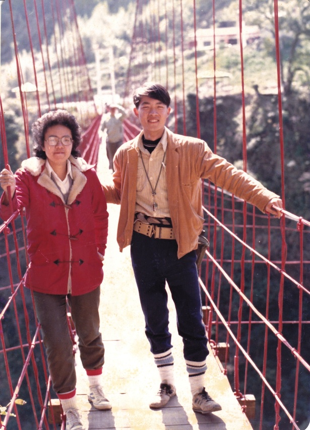 1981年大學畢業旅行 - 傅定玉與我在天龍吊橋