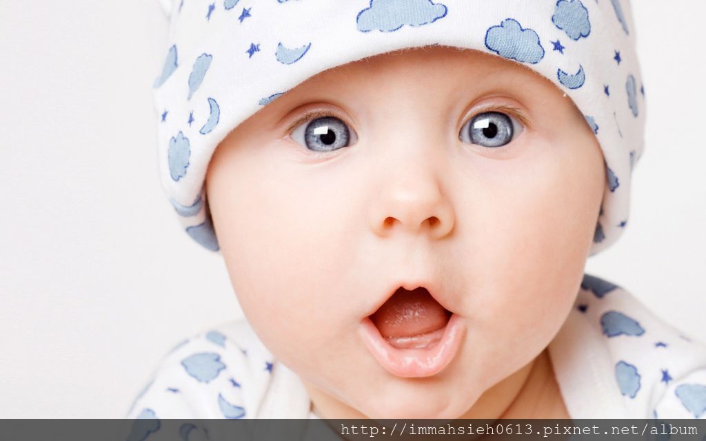 Cute-baby-surprise_2560x1600