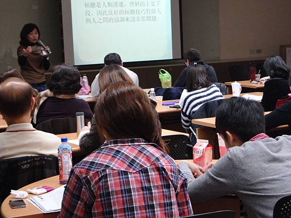 東吳大學社工系呂靜淑老師