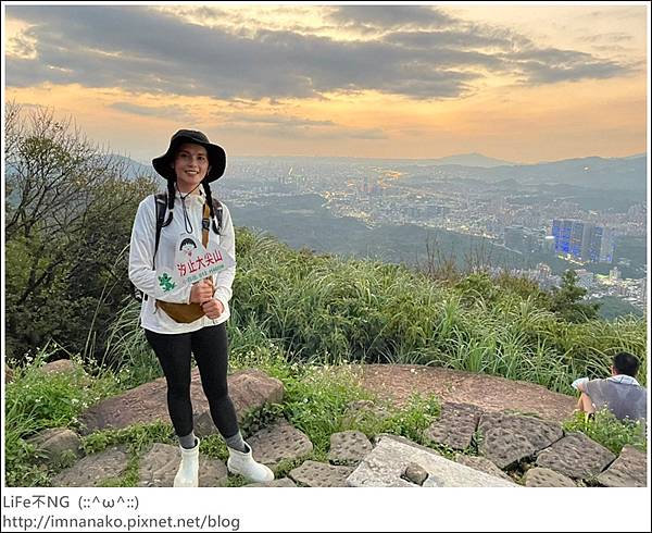 54_221003_101.jpg 54_221003_101.jpg