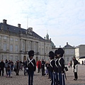皇宮前交接的衛兵們