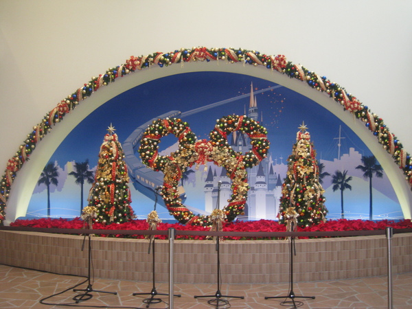 迪士尼車站的聖誕裝飾