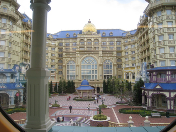 也是車內拍出去~應該還是Tokyo DisneyLand Hotel